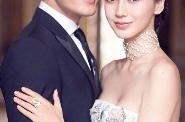 真离婚还是假炒作？黄晓明夫妇的实际行动就能看出两人的真实情况