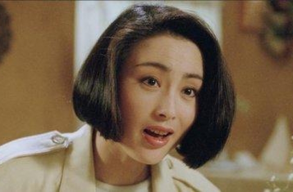 52岁张敏现身网红直播间？老牌女神直播带货，被指脸部拉皮过度