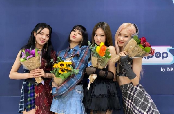 11月女团评价榜，TWICE第一！红贝贝排名下滑因裴珠泫？