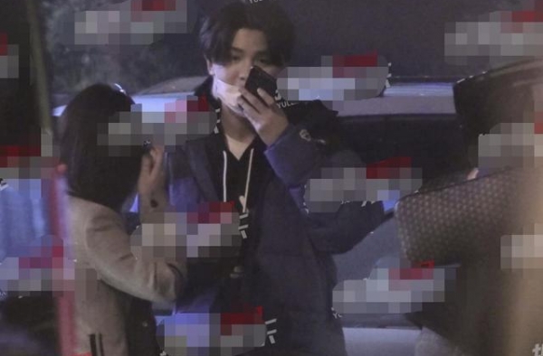 18岁当红鲜肉夜会两女，工作完连夜开车去滑雪，车坏半路太尴尬
