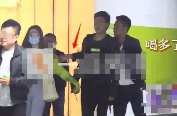 汪小菲再曝花边新闻？多次拍打同伴女友，疑似酒后耍流氓