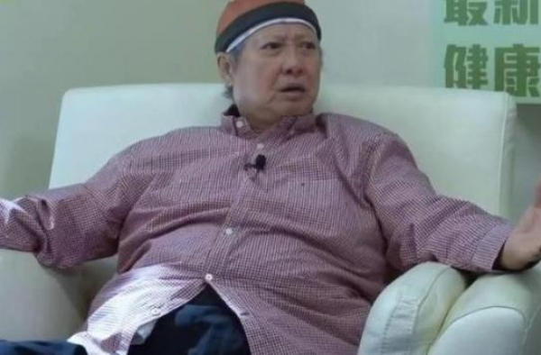 洪金宝近况罕曝光，大腹便便肚子赘肉好几层，脸色红润中气十足