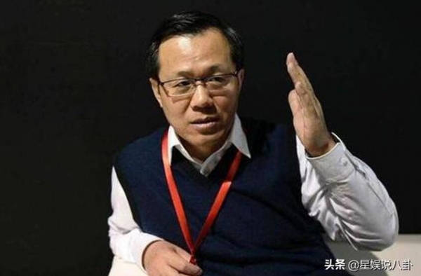 又有塌房事件？狗仔拍到爱豆恋情，2000万粉丝成关键线索