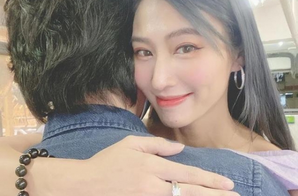 婚礼倒计时！香港知名女星承认未婚夫破产，表明立场拒绝帮忙还债