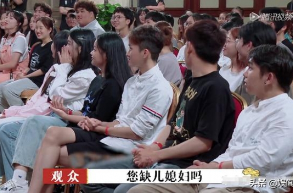 脱口秀演员小鹿遇台下搭茬无法控场，怒斥德云社培养素质低的观众