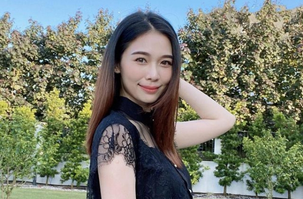 富贵！前TVB花旦杨秀惠坐私人飞机返港，开办网络学校成校长