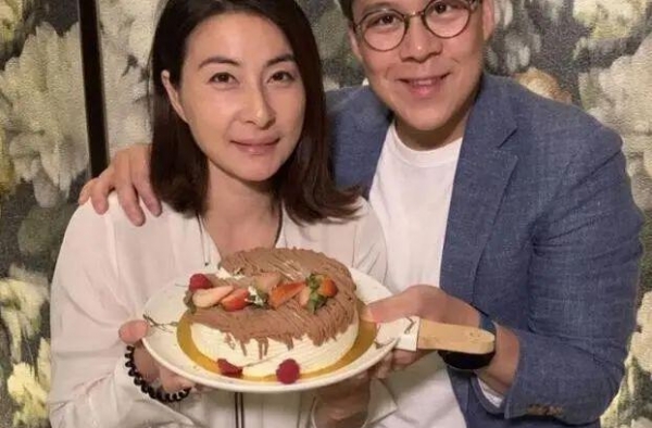 郭晶晶结婚8周年上热搜，这才是幸福女人的样子，郭碧婷该羡慕了