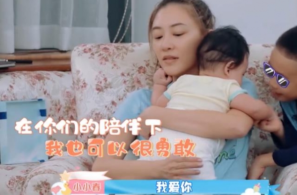 应采儿小儿子发育过猛，5个月大却有8个月的模样，网友：辛苦了