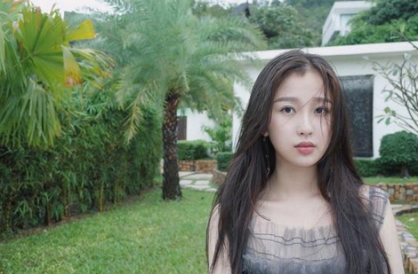 女团THE9登双十一晚会，全员“芭比粉”，网友：乡村大舞台