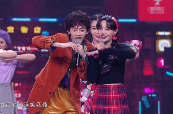 双十一晚会女星状态，谭松韵显腿短，郑爽老气，宋茜暴露发际线