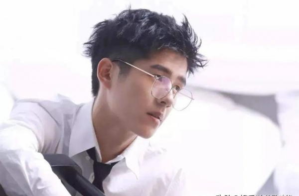 刘昊然考编制的好处？贾乃亮拿到甜馨抚养权？刘亦菲事业凉了？