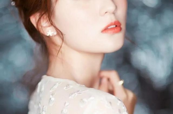 90后小花旦乔欣个人写真集：清新甜美、靓丽迷人！