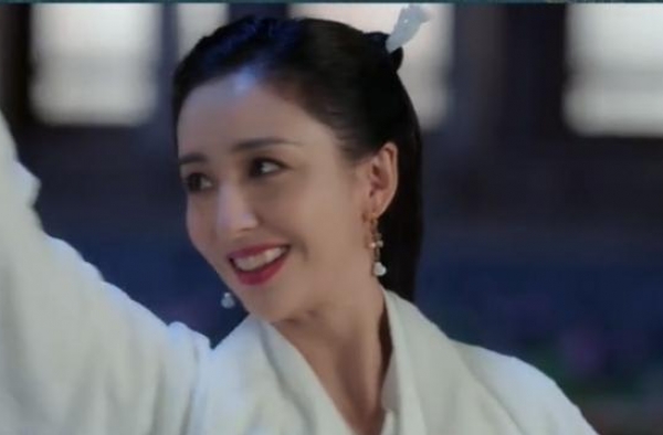 佟丽娅“西施”扮相美到爆！同框小10岁陈都灵稳赢，羡慕陈思诚