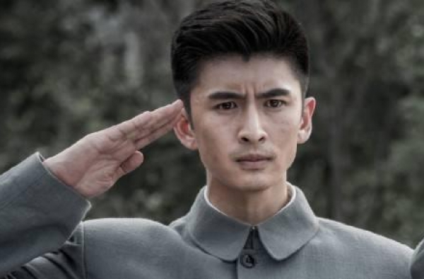 新《亮剑》窒息操作多，演员演技太尬，网友直呼：求放过