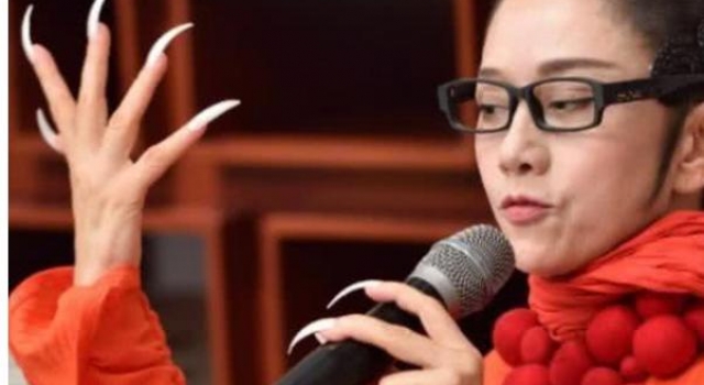 杨丽萍为保持身材不生孩子，座驾品味独特，比大劳有气场