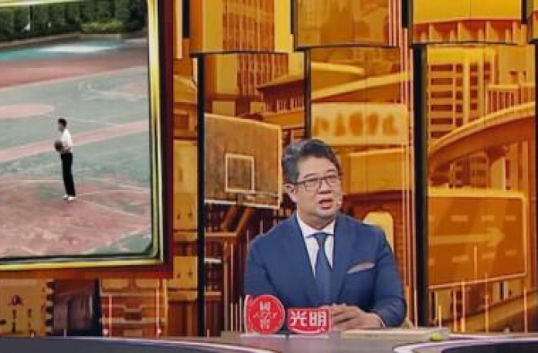 我叫钟南山，我是一名胸肺科的医生