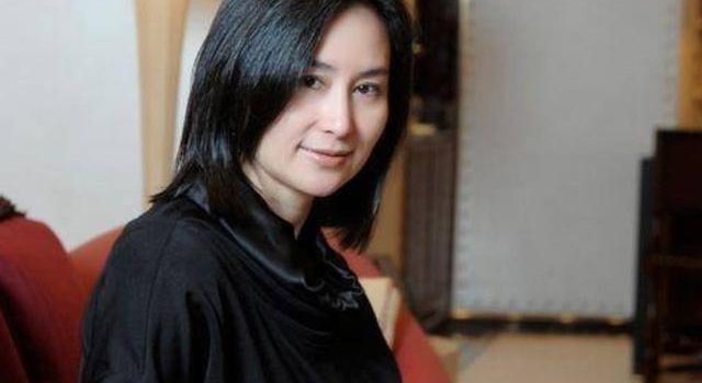 香港最美女首富何超琼，身价超赌王，恋上陈百强，但却无疾而终