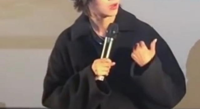 杨紫演技又被夸，齐溪现身新片点映会赞杨紫演技，杨紫这样回应