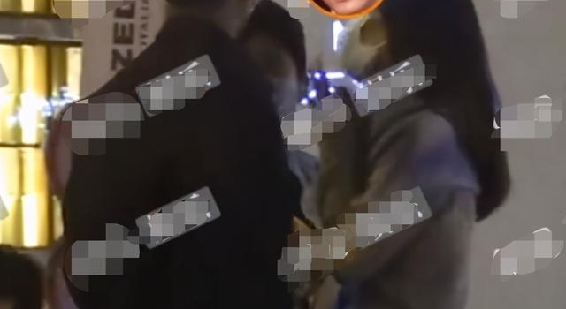 黄轩携圈外女友罕现身！女方撒娇不停亲昵靠男友肩，被疑好事将近