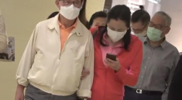 最美港姐朱玲玲近况曝光！与富豪老公甜蜜约会，逃出霍家她才幸福
