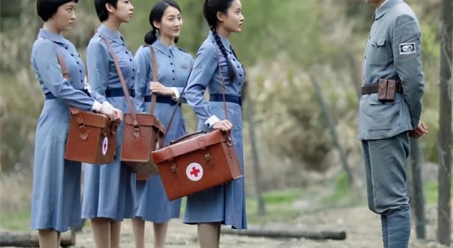 裙子毁了《亮剑3》，但抗战时确有女兵穿裙子！一代代裙装美翻了
