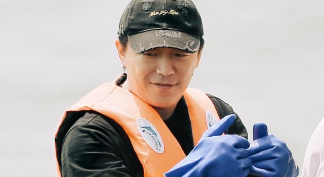 《五哈》留有剩菜给工作人员吃，谁留意黄渤说啥？尽显情商