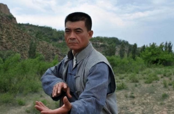 王新军与唐静离婚后，转身娶了秦海璐，秦海璐为何会选择王新军？