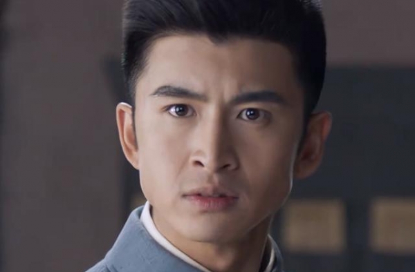 亮剑3《雷霆战将》有多雷？住别墅用发胶画全妆，川军不说四川话