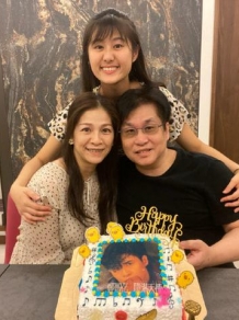 郑智化59岁生日晒全家福豪言：双腿健全，也走不出我的境界