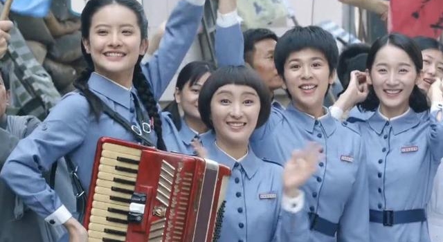 做了四张对比图：看《亮剑3》武器和人物，与历史照片差距多大？