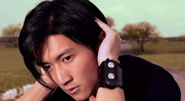 谢霆锋低调晒近照，40岁魅力四射，至今出道24年帅过小鲜肉
