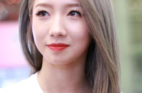孟美岐：淡匀双脸浅匀眉青衫透玉肌，运河济宁摄影文学随笔札记