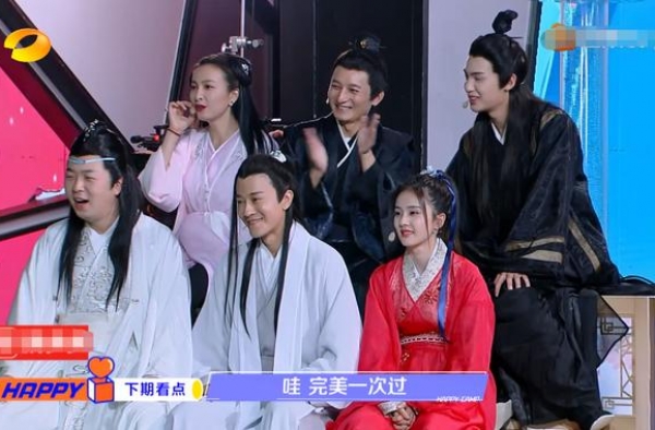 《快本》全员换古装，何炅cos李逍遥，吴昕“花千骨”太显胖