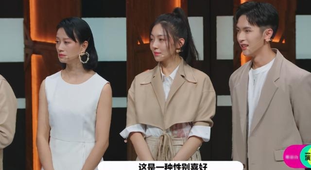 郭敬明怒批黄梦莹引众怒，大鹏尔冬升看不惯，现场女评审直接硬刚