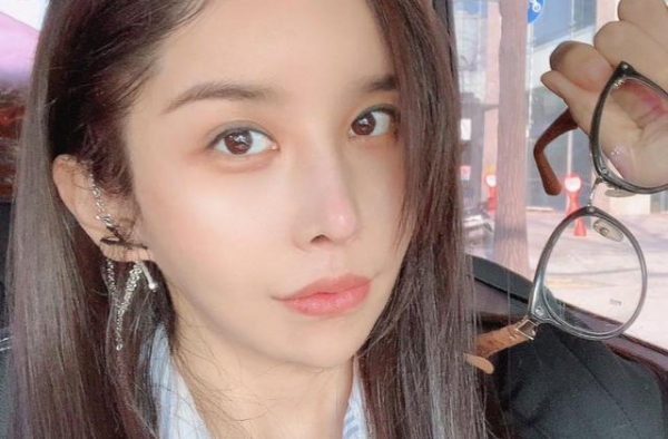河莉秀年轻似少女，因变性更年期提前，45岁身体不如80岁老妈
