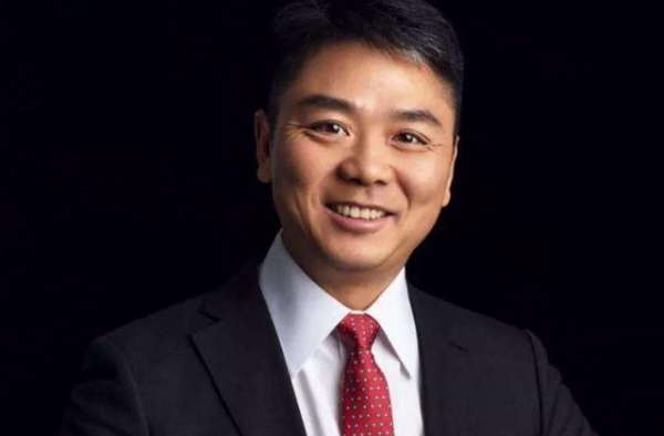 章泽天晒庆生照，此前一直在健身，网友：东哥看了瑟瑟发抖
