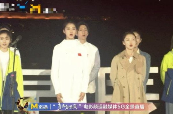 3位谋女郎罕同框！关晓彤秀长腿，刘浩存太青春，周冬雨最吃亏？