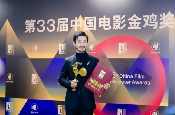 黄晓明二封金鸡最佳男主角，呼唤“导演们请用我”