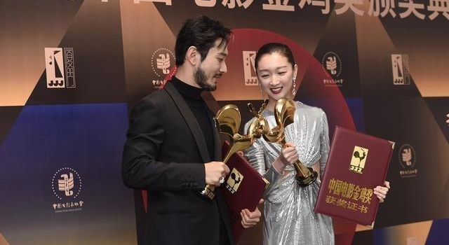 黄晓明周冬雨金鸡百花双料封帝封后 第33届中国电影金鸡奖闭幕