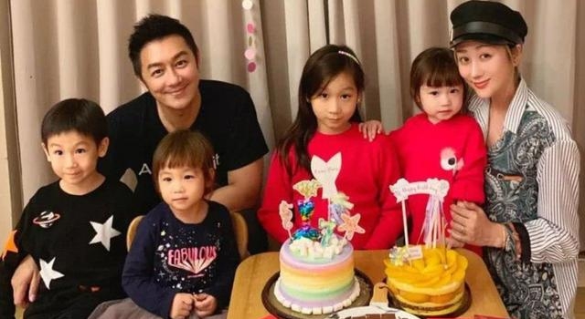 五年生四胎的陈浩民夫妇，被迫搬离天价豪宅，小女儿只能睡客厅