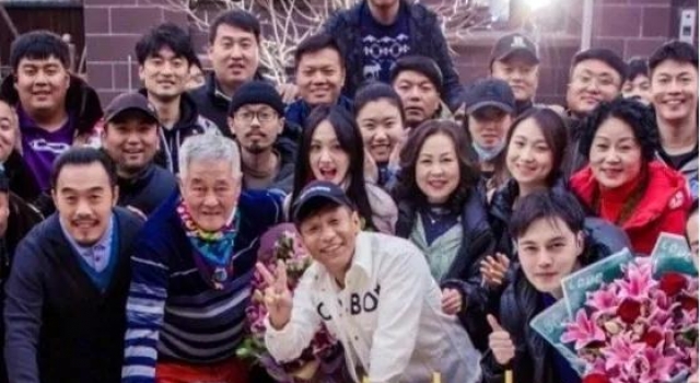 关晓彤鹿晗分手迹象？?虞书欣也是老赖