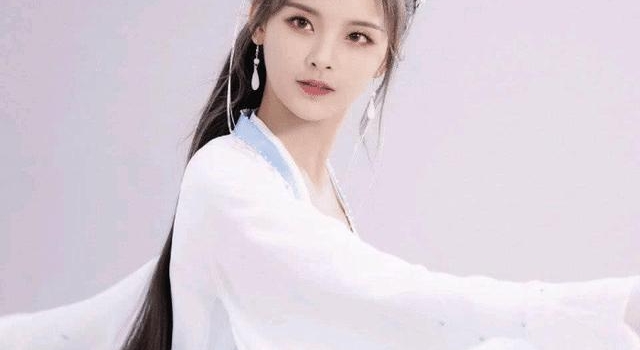他演戏“占尽”baby便宜，始终不火，现在功成名就身价上亿