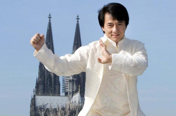 有压力？66岁的功夫巨星罕见参加商演捞金，场地简陋出场费不菲