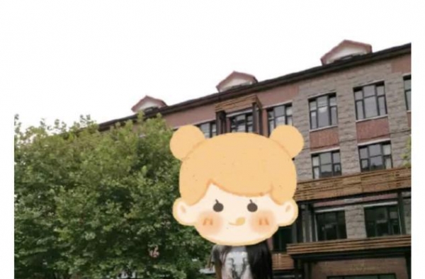 马伊琍罕晒12岁女儿，穿超短裤比例如模特，长腿又细又直很吸睛