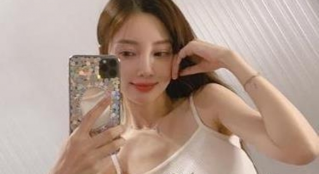 罕见称呼女儿“贾甜馨”，接受采访被问尖锐话题，李小璐霸气回应