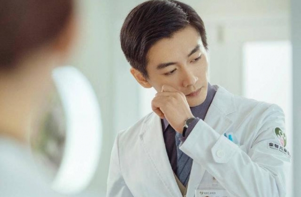 陈晓《儿科医生》剧情奇葩，女主喝汤到呕吐，陈晓再帅也遭吐槽