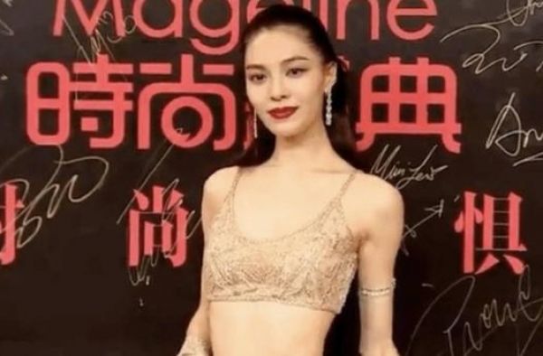 众女星红毯比美：杨幂造型干瘪，火箭少女差异大，奚梦瑶不如刘雯