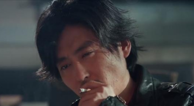 王泷正，被岁月沧桑出成熟内涵的颓废大叔，40岁的他终于红了