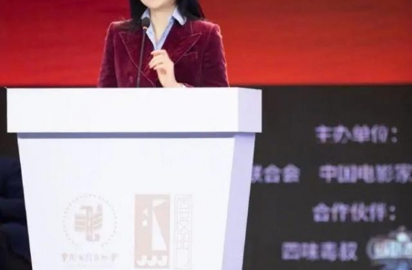 “别修掉我的皱纹！”她一句话火上热搜……