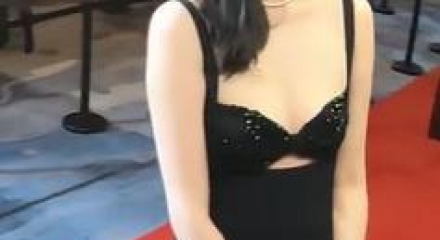 奚梦瑶穿低胸吊带裙却不向老公报备，何猷君曾不允许她穿紧身裤